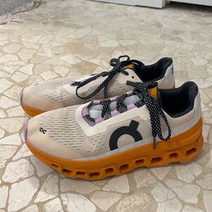 On cloud Cloud Monster tennis shoes